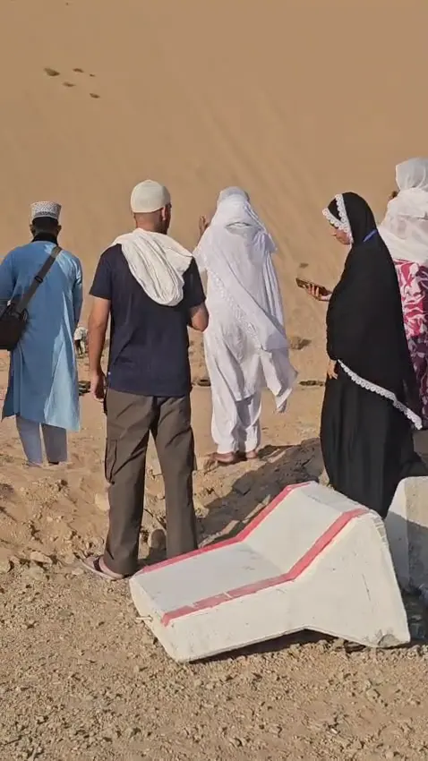 Pilgrims from the group at a desert stop during Ziyarat